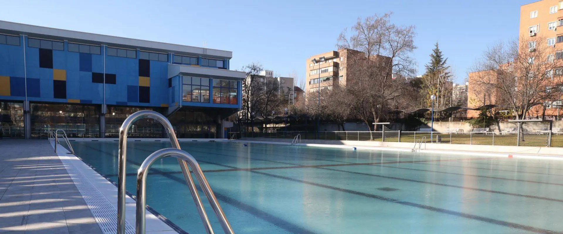 Piscina exterior del Centro Deportivo Municipal La Mina (Francisco Fernández Ochoa), en Carabanchel